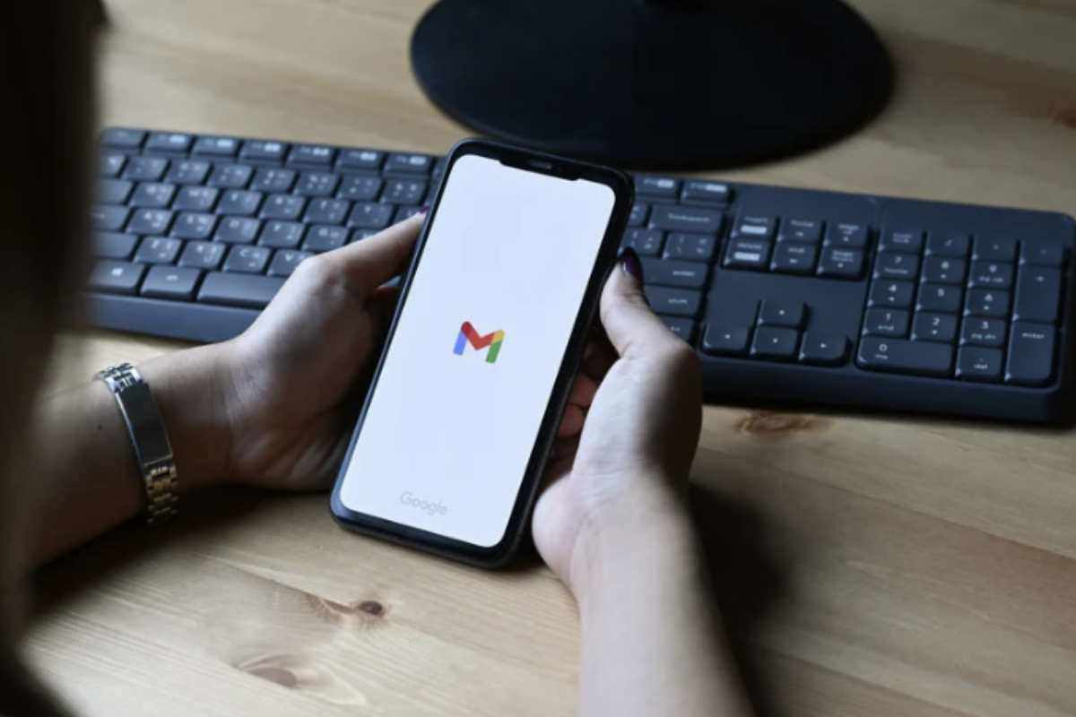 Parallelamente alle minacce che coinvolgono Gmail e Google Calendar, un altro tema rilevante per la sicurezza digitale riguarda i dispositivi