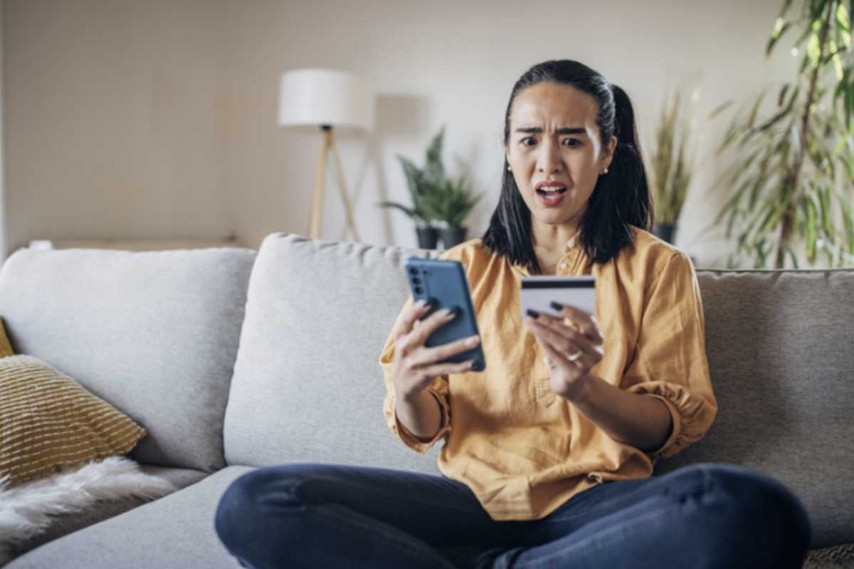 Gli esperti di sicurezza consigliano di mantenere aggiornati sistema operativo e app, soprattutto quelle bancarie, per correggere vulnerabilità